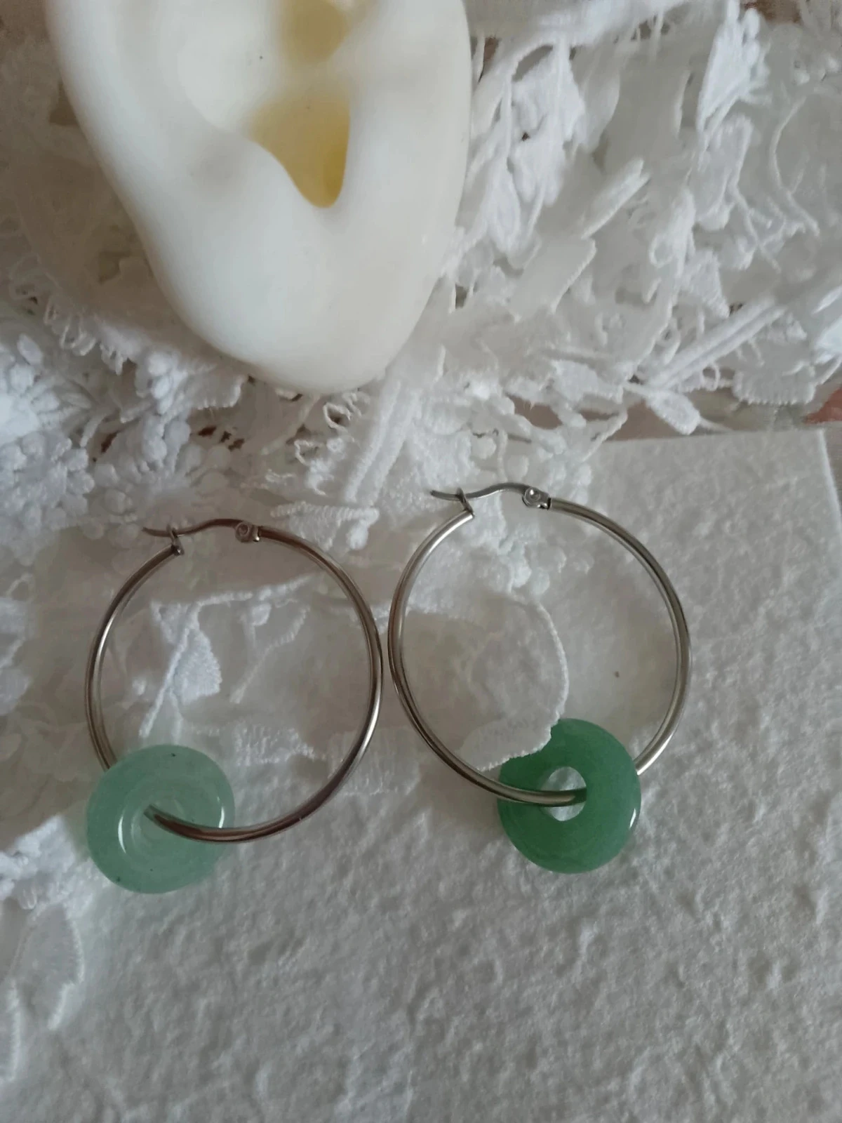 Créoles argentées et pierres d'aventurine verte – photo 2